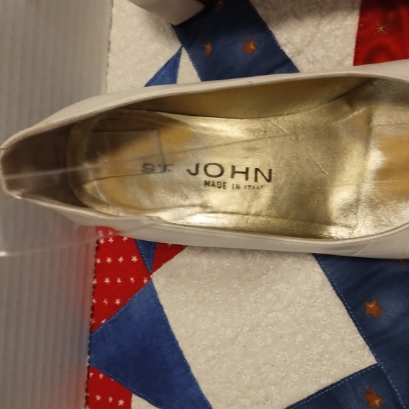 St. John Cream/White Women's Shoes - Picture 14 of 14